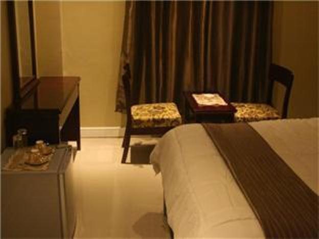Clark Imperial Hotel Angeles Room photo