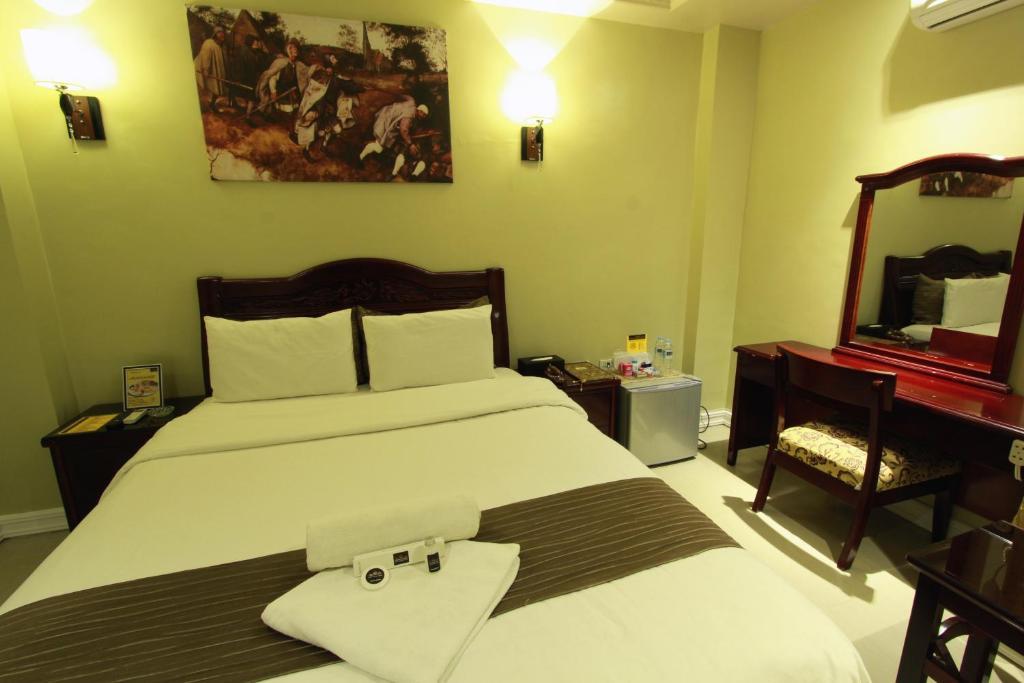 Clark Imperial Hotel Angeles Room photo